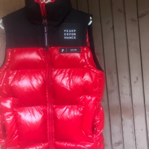 Peakperfomance väst - Frakt 50 kr 