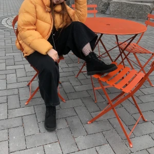 TOPSHOP Moto Jeans - Jeans från Topshop. Använda men i bra skick. Lyssnar till rimliga bud, frakt tillkommer.🥰 Jag är 162 cm lång. PM för fler bilder.