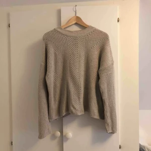  - Jätteskön stickad tröja, inköpt på Primark i London. Endast använd 1 gång. 