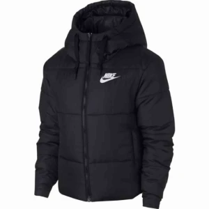  - Hej! Säljer nu min nya Nike jacka. Köpte denna för ca 1 månad sen och har använt den 2 ggr. Nypris: 1000kr mitt pris: 500kr  Det e storlek 34 men passar 36 också. Är själv 36 