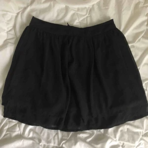  - Söt svart midjekjol! ✨