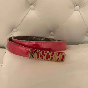 Moshino bälte färg röd