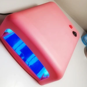  - Inköpt för ca 250 kr (inkl frakt) + extra lampa inköpt för ca 50 kr (inkl frakt). Allt säljs för 150. Fungerar felfritt. Timer och "forever" läge. 