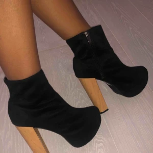  - Klackar från Nelly.com aldrig använda Strl 36 