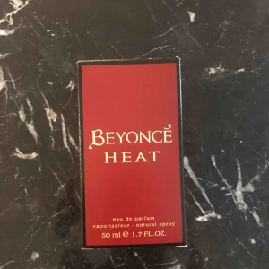  - Beyonce ”heat” parfym 50ml endast testat ett ”sprut”  råkade öppna paketet oförsiktigt (se bild) 