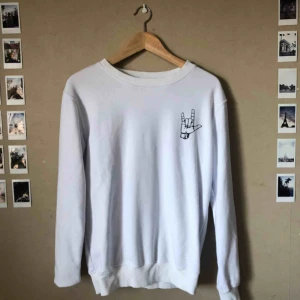  - Sweatshirt från Zaful, använd fåtal gånger och kommer numera aldrig till användning. Fläckfri👏 frakt tillkommer!💥