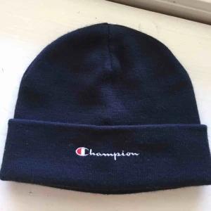  - Champion mössa, kan mötas upp i Karlskrona annars står köparen för frakten✨