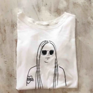  - Tröja från urban outfitters🌻