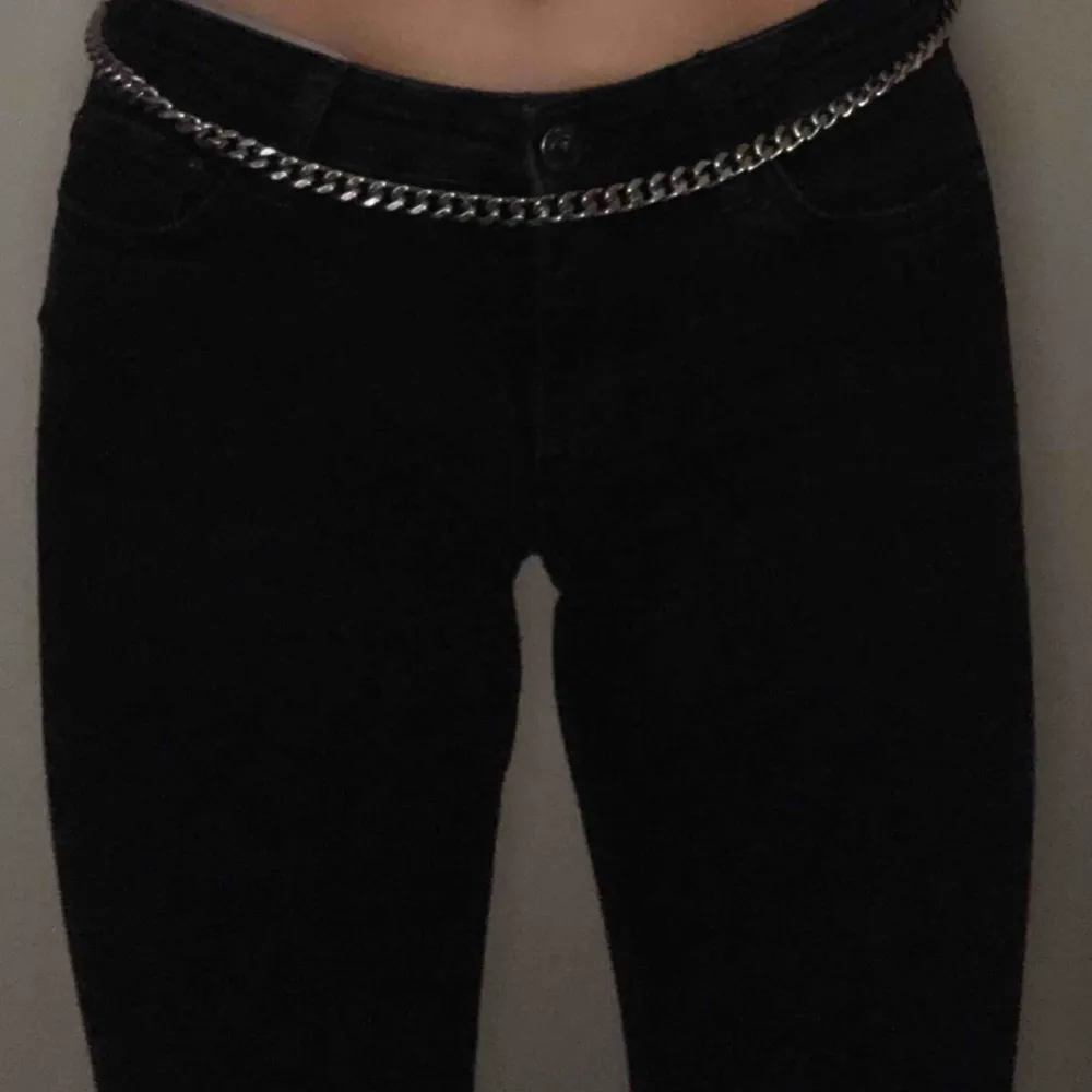 Svarta bootcut jeans från Zara. Mycket bra skick.. Jeans & Byxor.