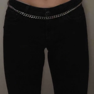  - Svarta bootcut jeans från Zara. Mycket bra skick.