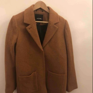  - NY  Jacka från Monki Storlek small