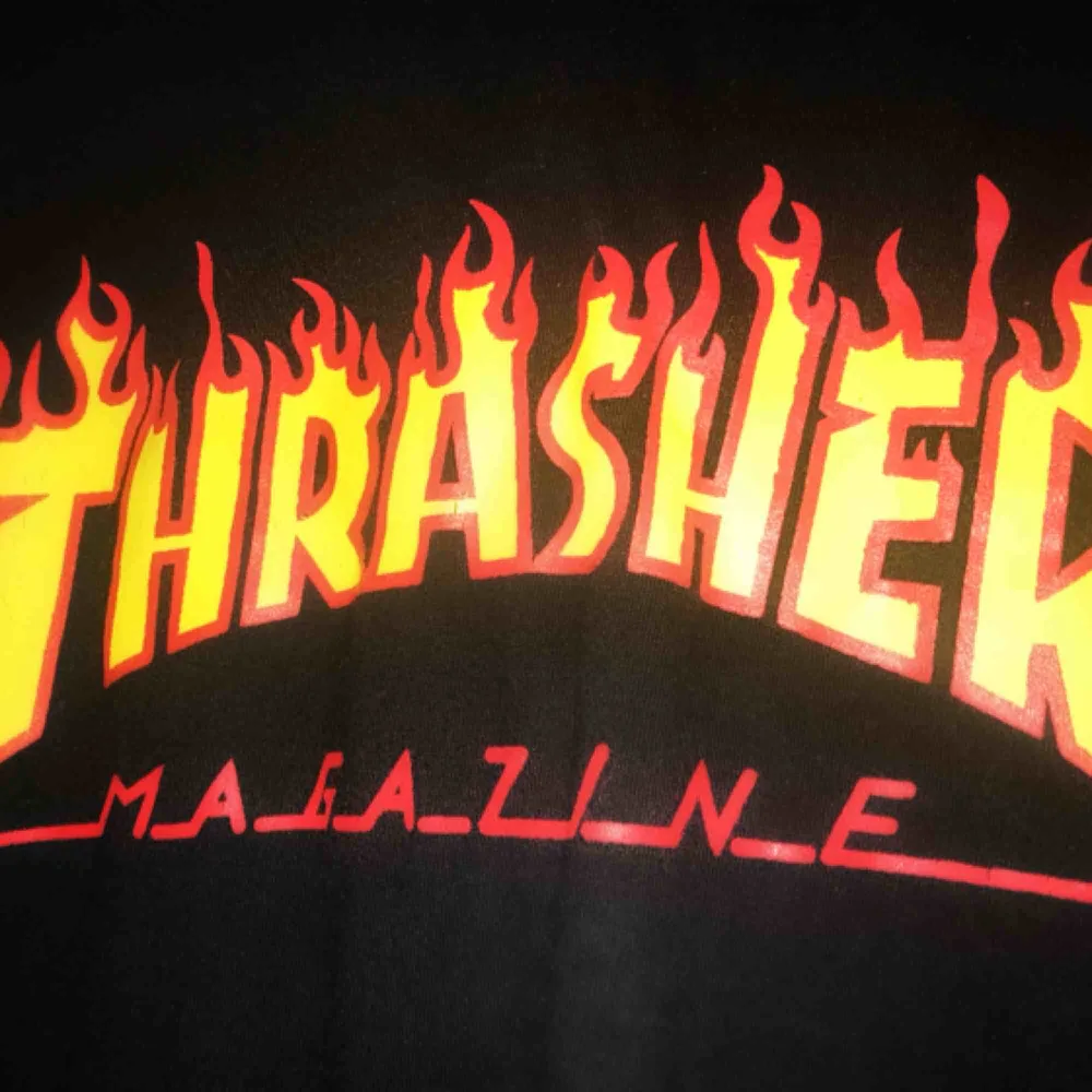 Fake Thrasher-tröja. Knappt använd, så jättefint skick!💖   💙 Fraktar & möter upp 🦋. T-shirts.