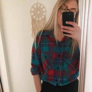  - Säljer min gamla favvoskjorta som tyvärr hamnat längs bak i garderob. 