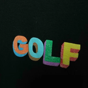  - trycket är inte i jättebra skick därav det låga priset, det syns dock inte lika tydligt på längre avstånd! köpt online på ett drop i vinter 2017. 