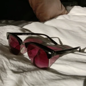  - Fina solglasögon i mycket bra skick. Uv-skydd; UV400. Köparen står för frakt 💜