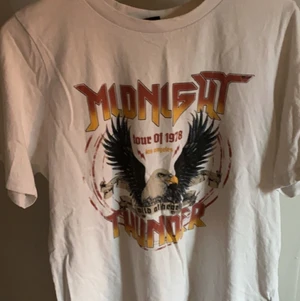 T shirt - Oversized t-shirt med tryck från gina, köpte för nått år sedan och inte använd alls