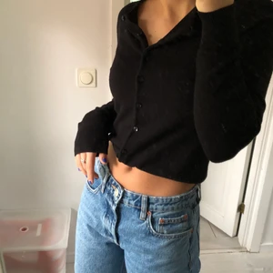 Svart kofta - Säljer denna superfina koftan ifrån hm i strl XS. Frakt ingår ej