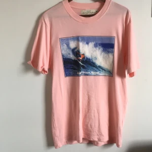 Ny surf-tisha!  - Helt oanvänd. 