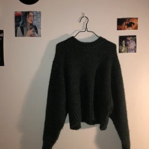 Stickad tröja - Jätteskön grön stigad tröja. Perfekt till höst/vinter❤️