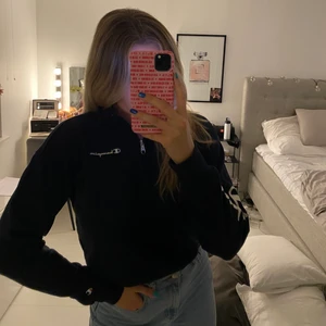 Champion sweatshirt - Superskön, marinblå half zip champion sweatshirt 