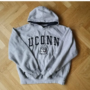 Hoodie - Grå Vintage Hoodie size S. Bud från 380 nu, minsta höjning 25kr 😊