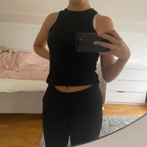 Linne trendyol - Linne från märket trendyol, köpt på NAKD i storlek S men skulle säga att den är mer som S. Bra skick, köparen står för frakten. 🧚🏼‍♀️