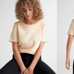 Beige tröja  - Ifrån Gina, storlek S men den e oversize så passar större också eller mindre beroende på hur man vill att den ska sitta. Kom privat för fler bilder💝 Den är slutsåld på Gina tricots hemsida i dom flesta storlekarna💕💕💕 köparen står för frakt