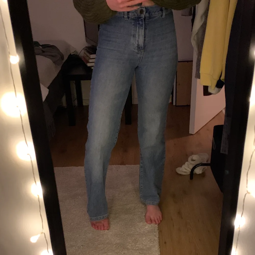 Sååå fina straight leg jeans köpta på Åhléns och passar bra på mig i längden som är 172 🤗 . Jeans & Byxor.
