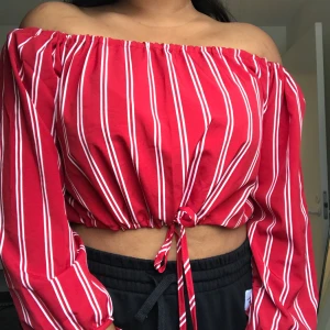 Blus/tröja strl M - Kan användas för M/L. Köparen står för fraktkostnad.