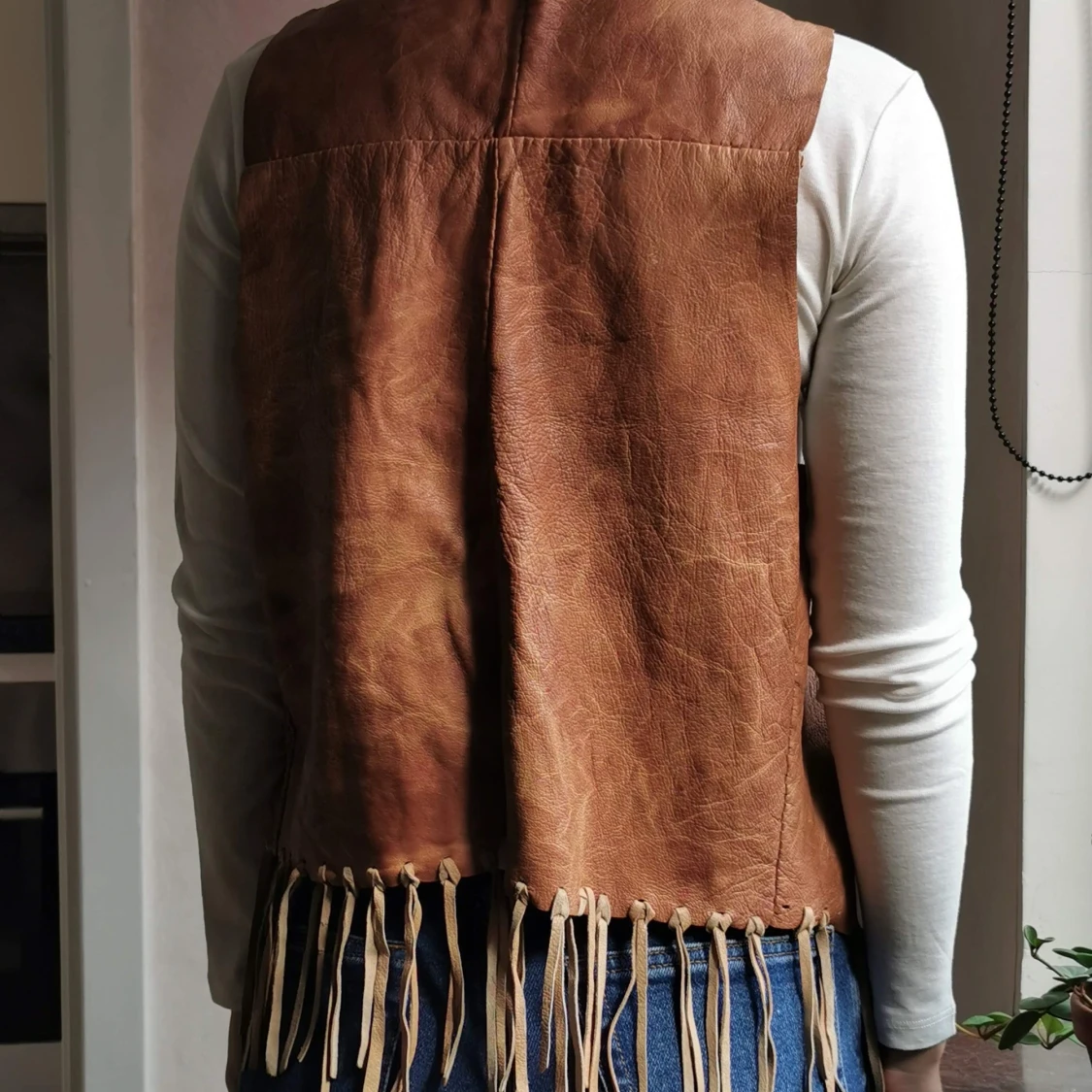 Läderväst med fransar - 90