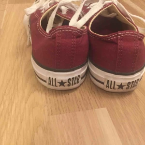  - Några fläckar på sulan. OBS! Säljer endast till personer som kan ta sig till Helsingborg för att köpa, skickar inget via post.