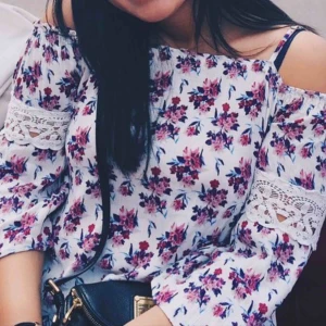  - ✨Jättefin sommar top från forever21✨ -size m but I washed it cold water so it shrank(krympte),so now it’s probably SIZE XS/s but it also fits m:) 