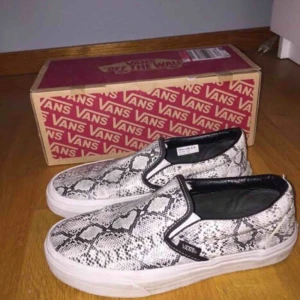  - Säljer mina vans då de sällan kommer till användning. Storlek 37,5. Inte använda mer än ett par gånger 