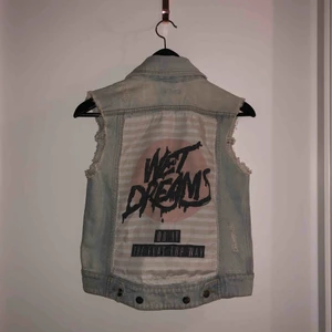  - Jeansväst storlek S, aldrig använd 