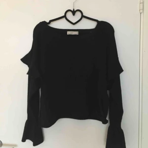  - Svart myströja från Zara Knit i storlek S, använd fåtal gånger. 70 kr inklusive frakt, skickar inom ett dygn! 