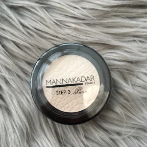  - Oöppnat puder från glossybox. Kan skickas!