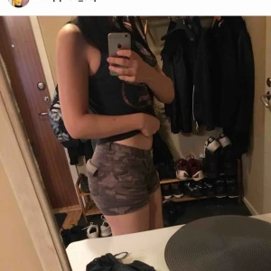  - Strl 36 men passar mig som oftast har 38. Frakt tillkommer❤️