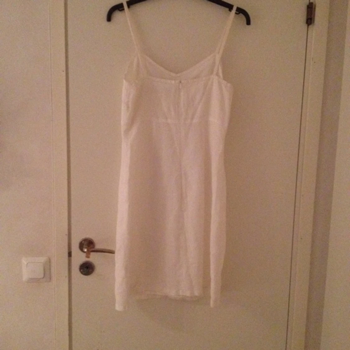 Söt, enkel klänning i hårdare material