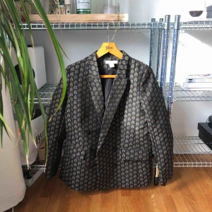  - Kavaj med coolt mönster! 