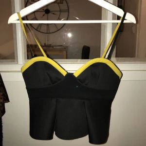  - Fin topp från H&M säljes billigt, 20kr+frakt eller hämtas i Stockholm🌸