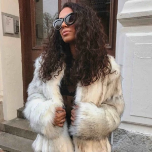  - HELT oanvänd pälsjacka från NAKD, Linn Ahlborgs kollektion! Slutsåld där! Super fin!