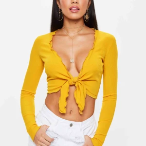  - Från missguided! Säljs då den är för liten för mig och hann inte skicka tillbaka den, helt ny