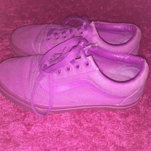  - Vans i storlek 36.OBS! Säljer endast till personer som kan ta sig till Helsingborg för att köpa, skickar inget via post.