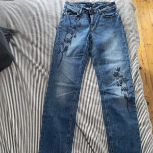 Jeans - Sjukt snygga lindex jeans ! Bra kvalitet.                                        Straight leg blue jeans 
