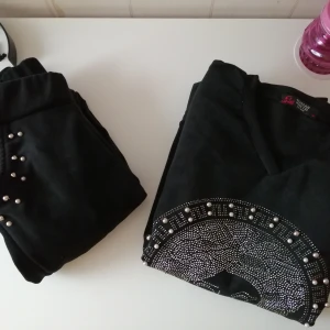 Pyjamas (masjmal) storlek M - My fint och den e ny. Kan absolut skickas. Svart färg. Jag har en till fast blå färg om någon vill. 