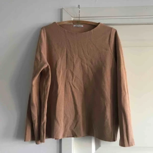  - Mysig beige tröja fr Zara, klippsöm 