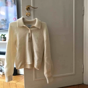  - Stickad tröja, vit