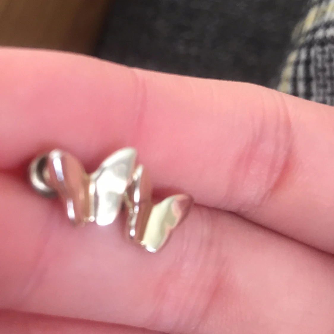 Jätte fina örhängen med fjälirar - 90