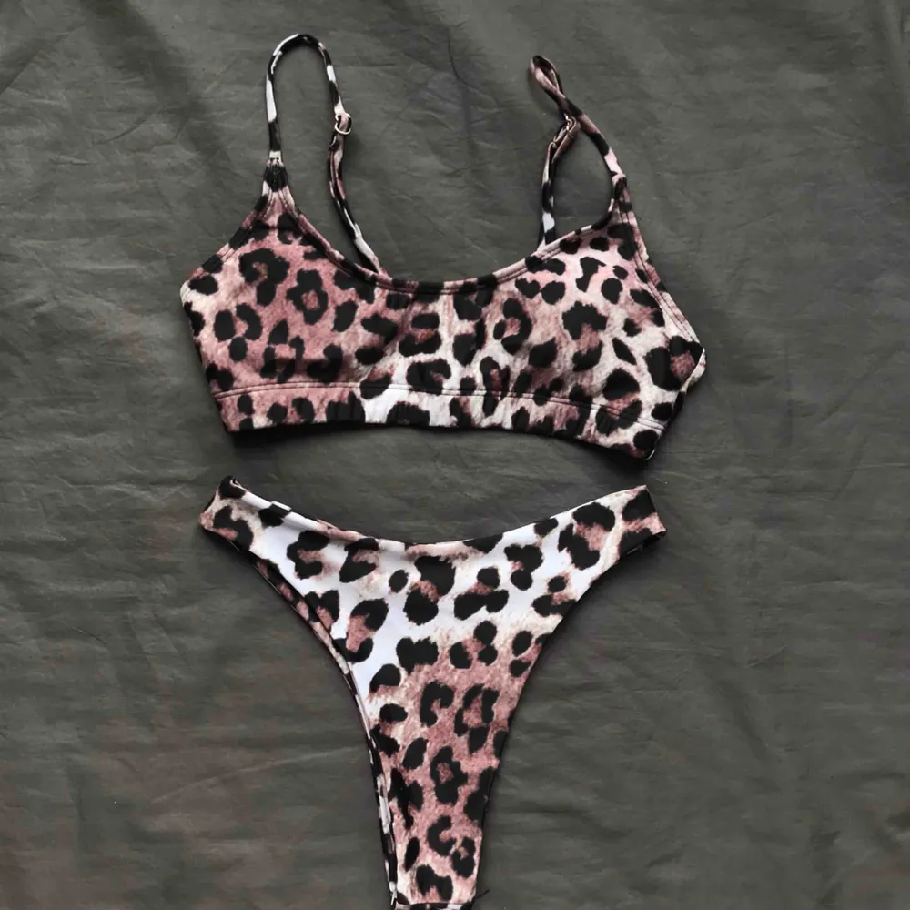 Frakt ingår i priset!! Supersöt leopard bikini använd några få gånger! Verkligen jättebekväm men kommer inte till användning. Tvättad såklart 😇✨. Övrigt.