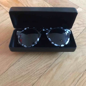  - Nividas - Stockholm BlackWhite Marble. Köptes förra sommaren. Har endast använts ett fåtal gånger. Priset kan diskuteras vid snabb affär. 